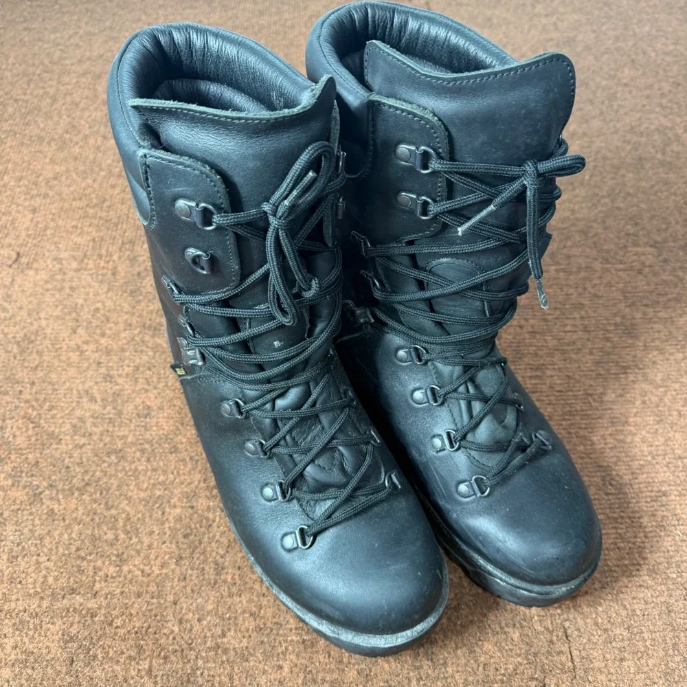 British Military Gore-Tex Combat Boots Black Leather Vibram Tactical 9M S00625